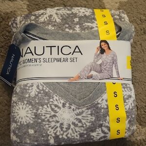 Nautica Women's Snowflake Gray Pajama Set